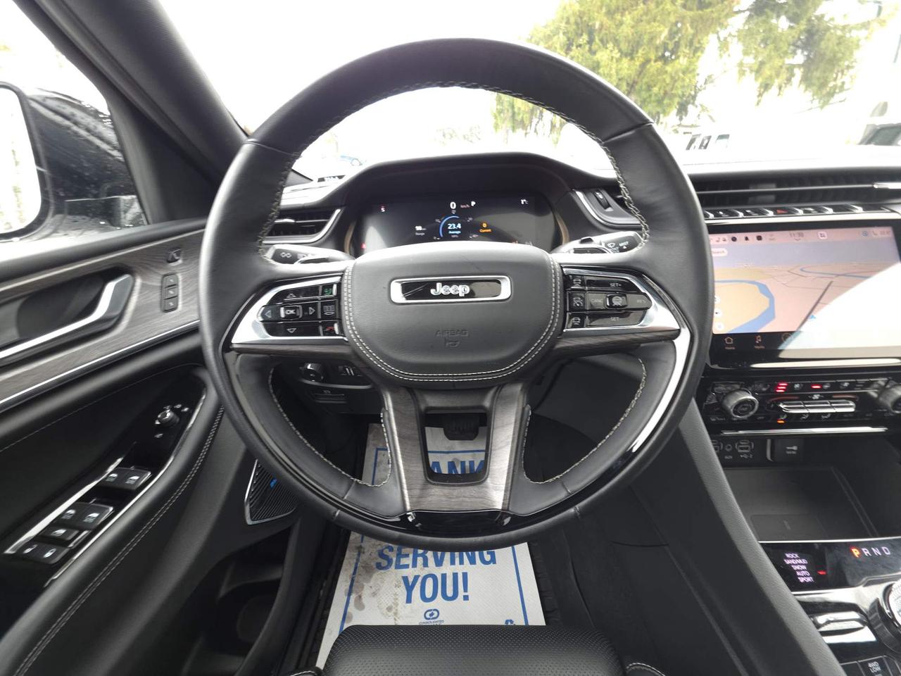 2022 Jeep Grand Cherokee Overland NAV! NAPPA LEATHER! LOW KMS! Photo