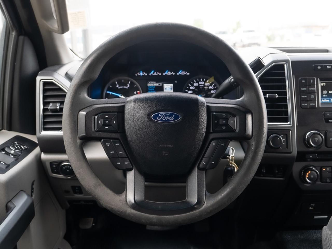 2017 Ford F-350 XLT Photo10