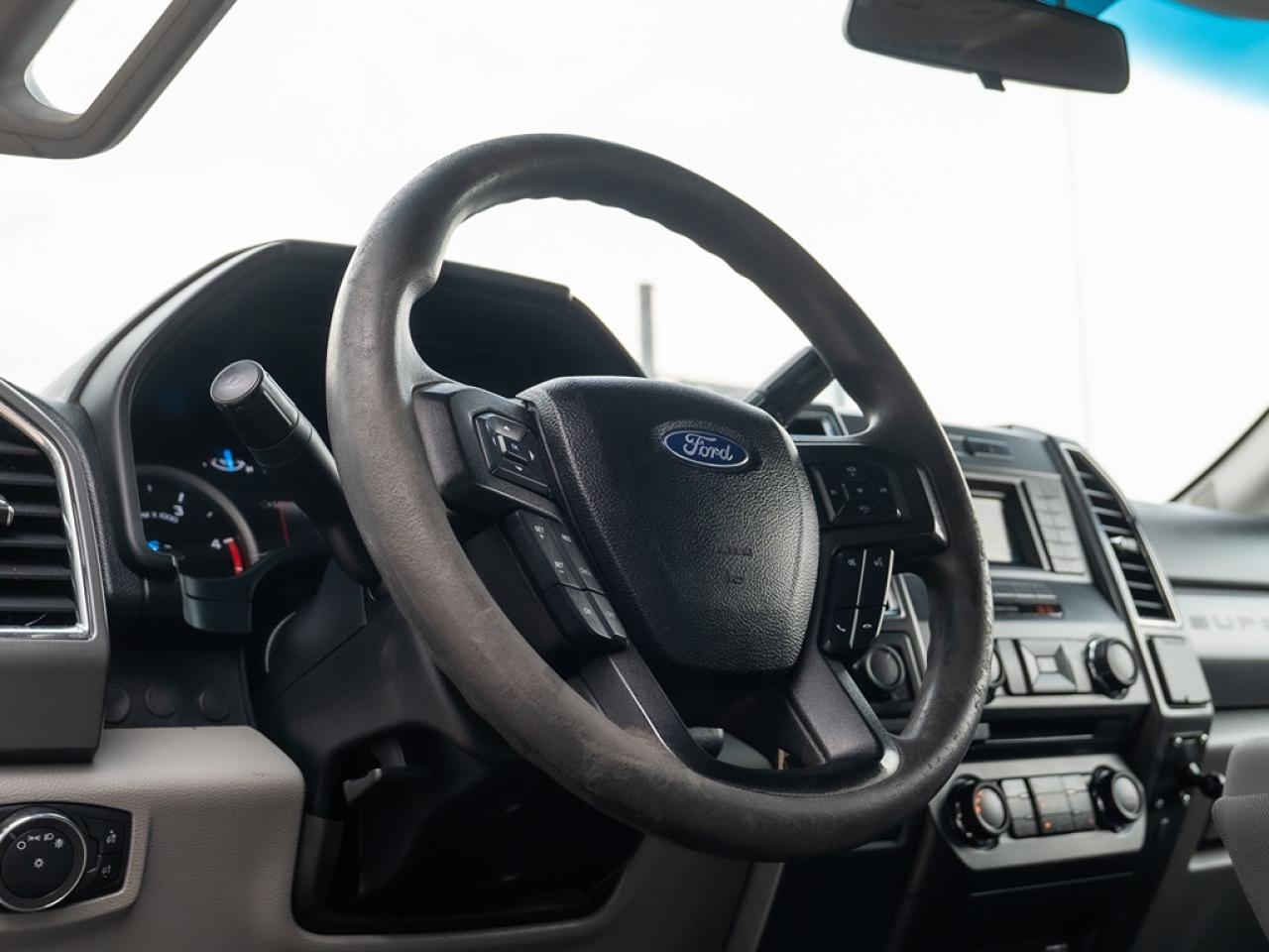 2017 Ford F-350 XLT Photo14