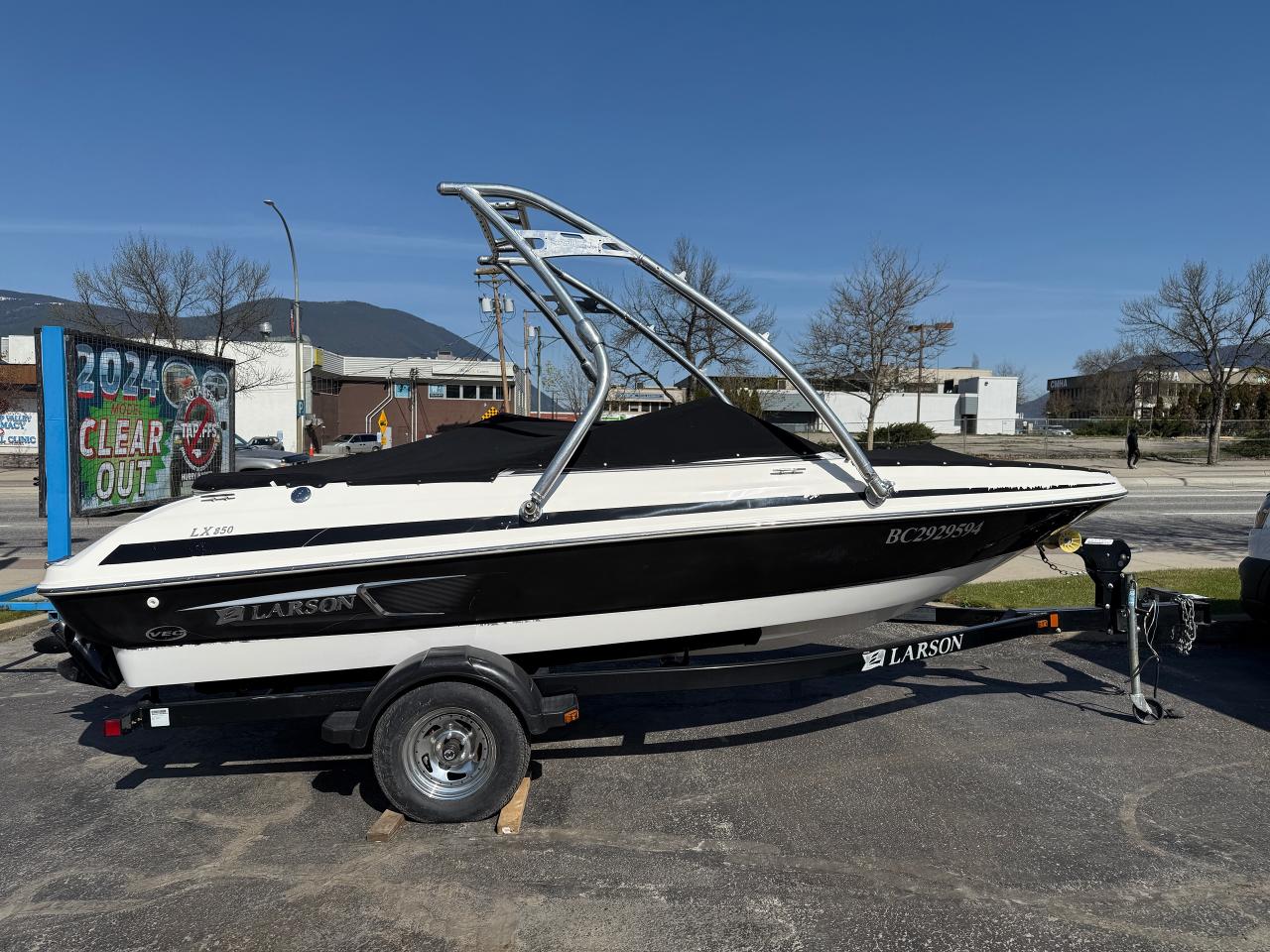 2011 Larson LX 850  Photo4