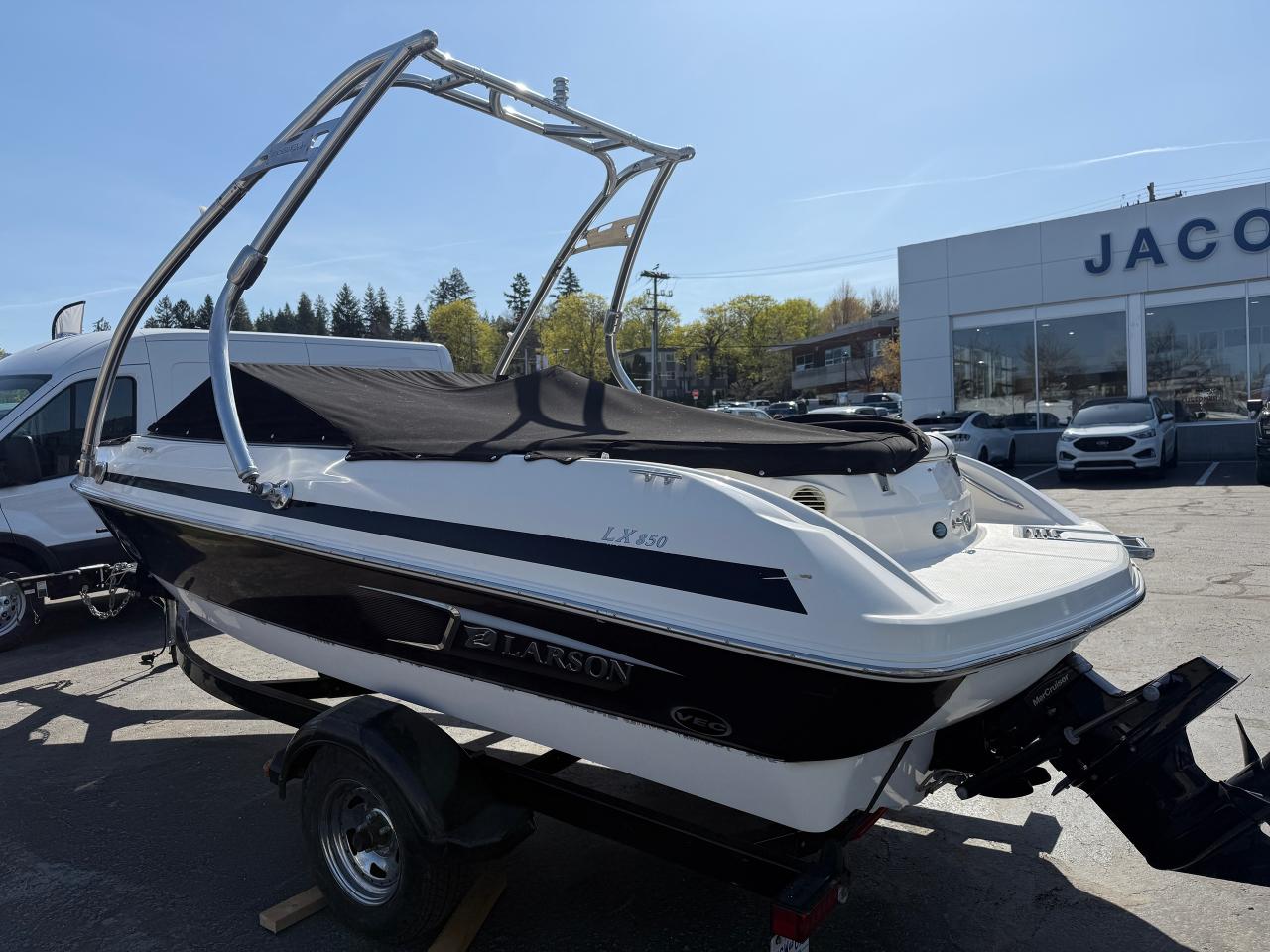 2011 Larson LX 850  Photo2