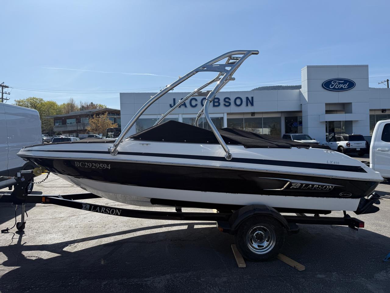 2011 Larson LX 850  Photo
