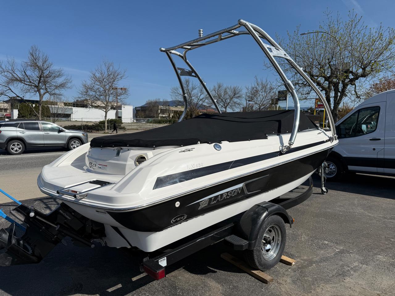 2011 Larson LX 850  Photo3