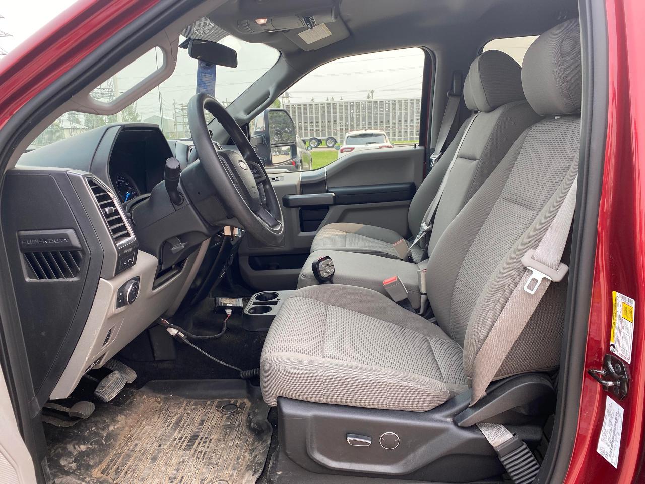 2018 Ford F-250 XLT - SNOW PLOW INCLUDED Photo5