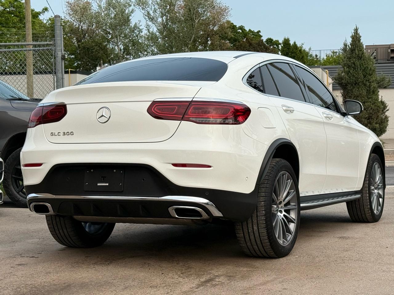 2022 Mercedes-Benz GLC-Class GLC 300 COUPE AMG|RED SEATS|NAVI|SUNROOF|BACKUP - Photo #3