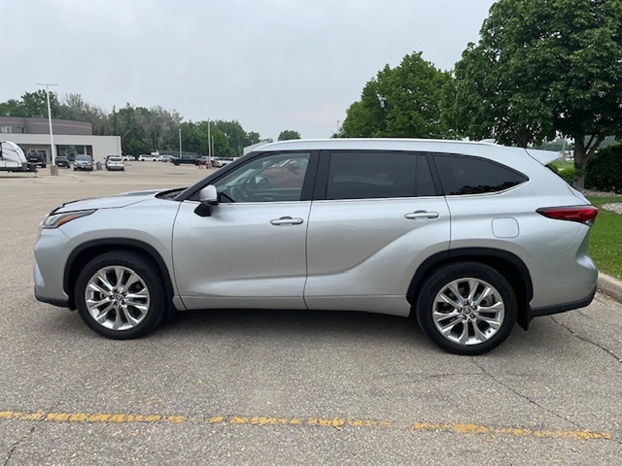 2022 Toyota Highlander Hybrid LIMITED Photo1