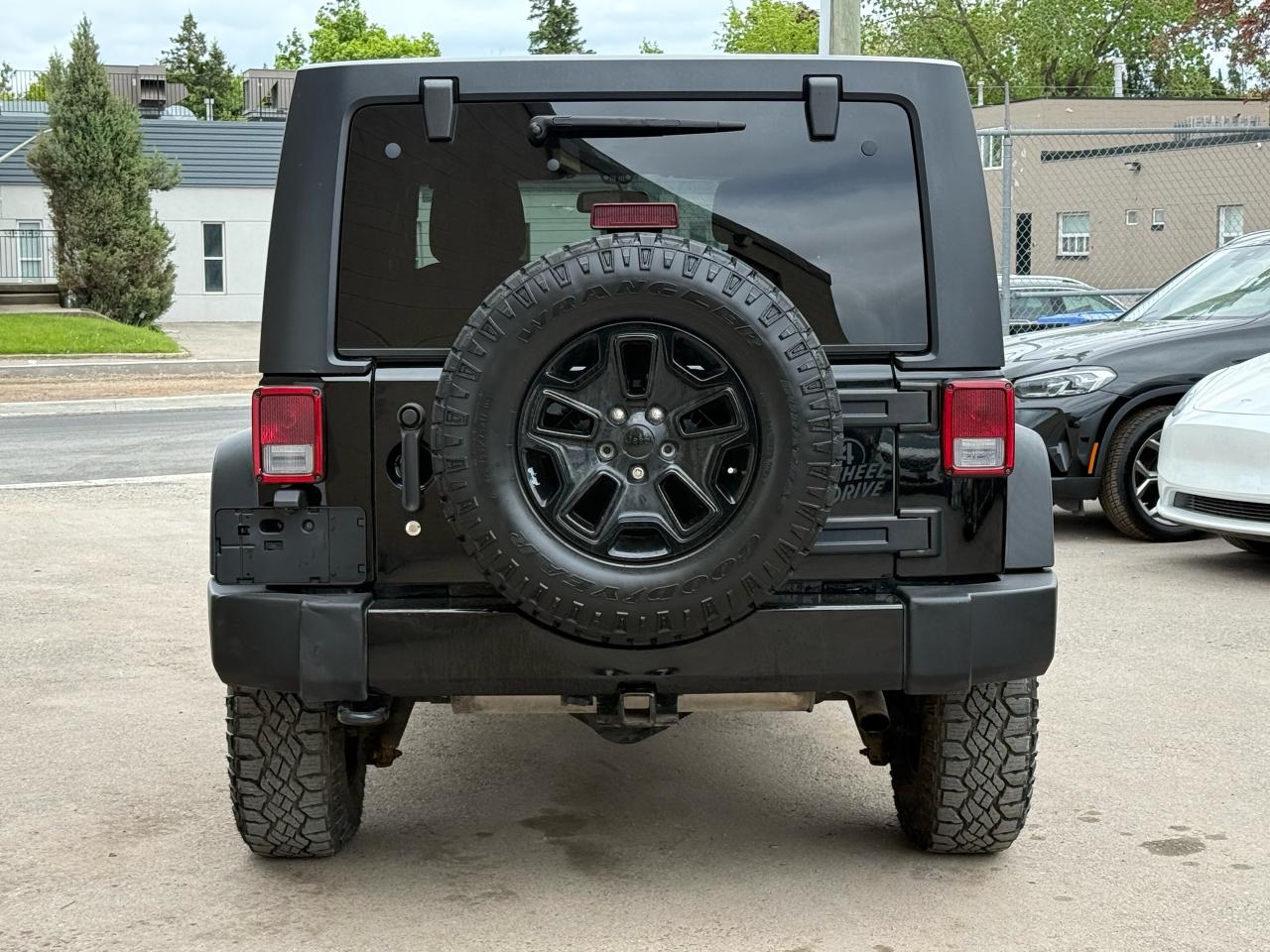 2016 Jeep Wrangler 4WD 4dr Unlimited Sahara - Photo #4