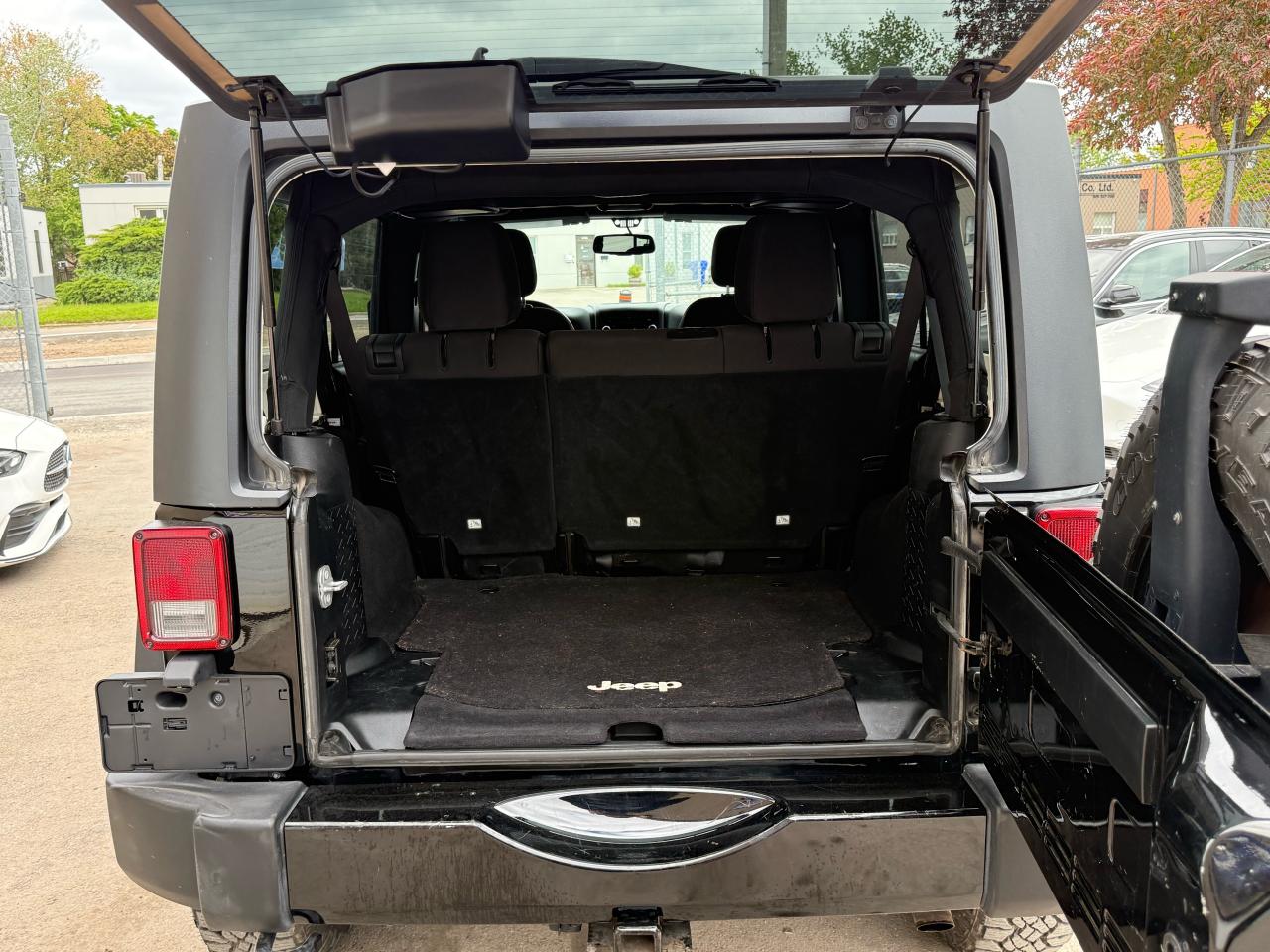 2016 Jeep Wrangler 4WD 4dr Unlimited Sahara - Photo #13
