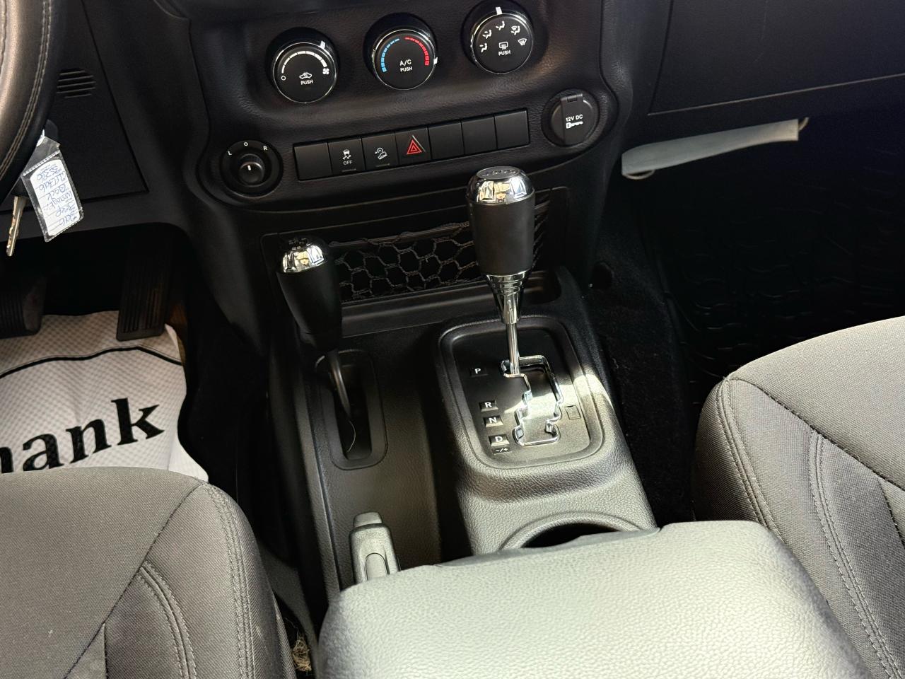2016 Jeep Wrangler 4WD 4dr Unlimited Sahara - Photo #10