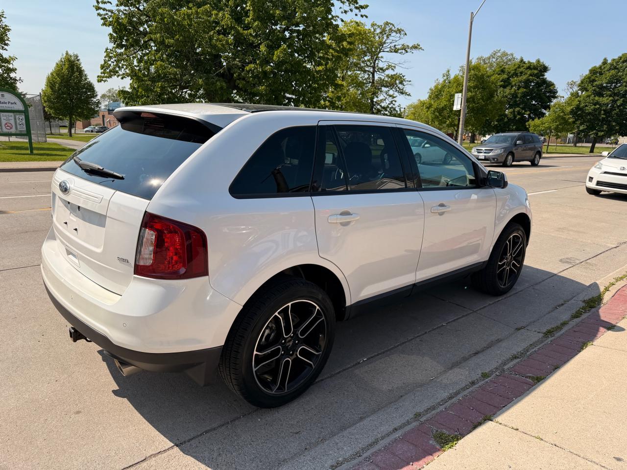 2013 Ford Edge SEL - Photo #9