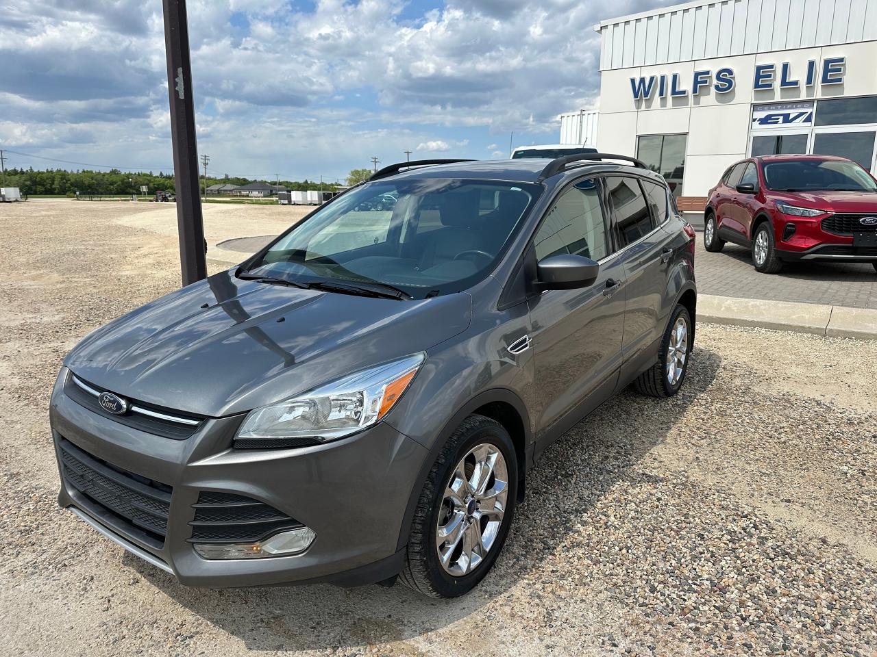 <p>2014 Escape SE 4WD, 2.0 L Ecoboost engine,  223,617 kms, SE convenience package, rear parking aid sensors, sync voice activated systems, dual temperature, power 10 way drivers seat, and more!</p>