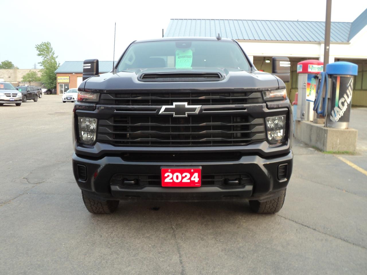 2024 Chevrolet Silverado 2500 Custom CrewCab 4WD Z71 6.6L8cylGas 6'10"Box 159"WB - Photo #3