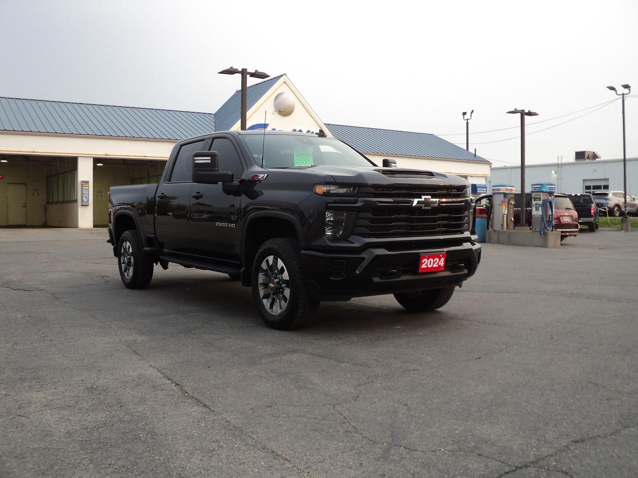 2024 Chevrolet Silverado 2500 Custom CrewCab 4WD Z71 6.6L8cylGas 6'10"Box 159"WB - Photo #5