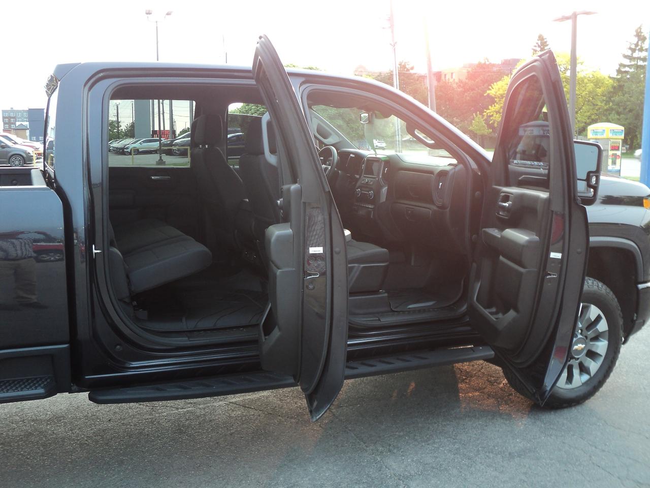 2024 Chevrolet Silverado 2500 Custom CrewCab 4WD Z71 6.6L8cylGas 6'10"Box 159"WB - Photo #10