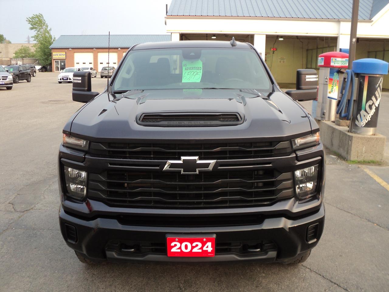 2024 Chevrolet Silverado 2500 Custom CrewCab 4WD Z71 6.6L8cylGas 6'10"Box 159"WB - Photo #4