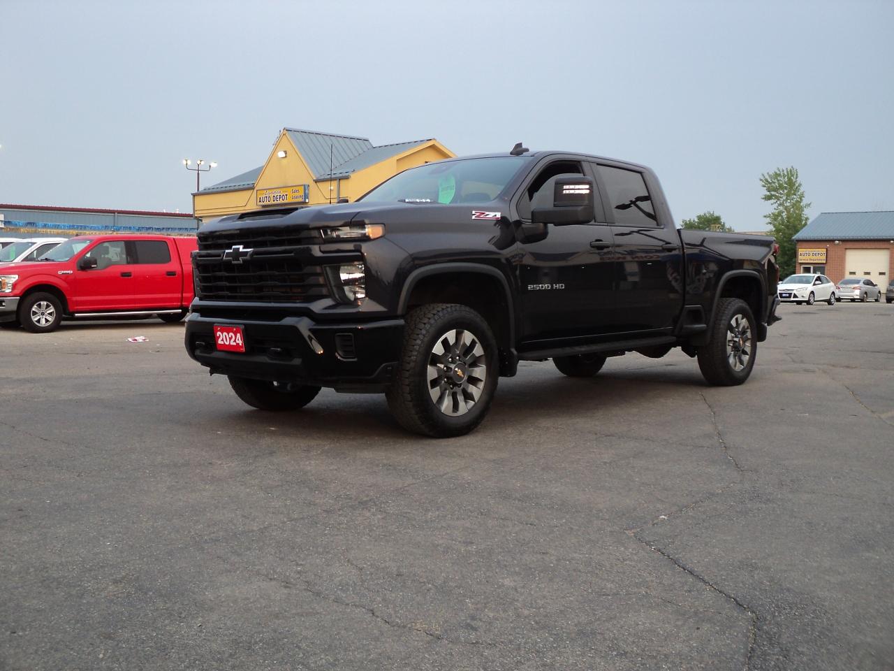 2024 Chevrolet Silverado 2500 Custom CrewCab 4WD Z71 6.6L8cylGas 6'10"Box 159"WB - Photo #2