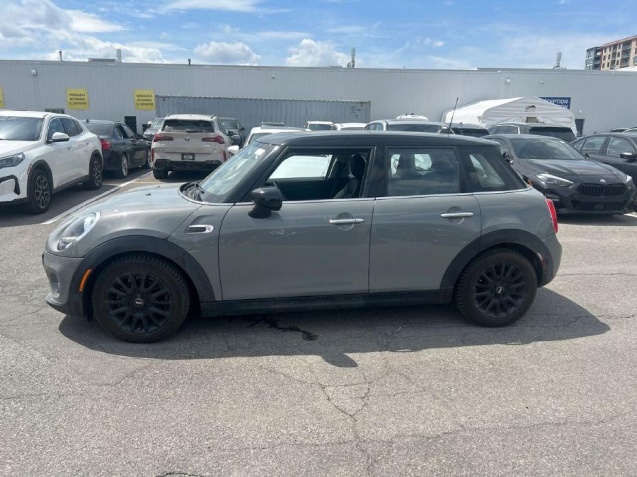 2021 MINI HARDTOP 4 DOOR LEATHER/NAVIGATION/SUNROOF/AUTO/COMING SOON!! - Photo #3