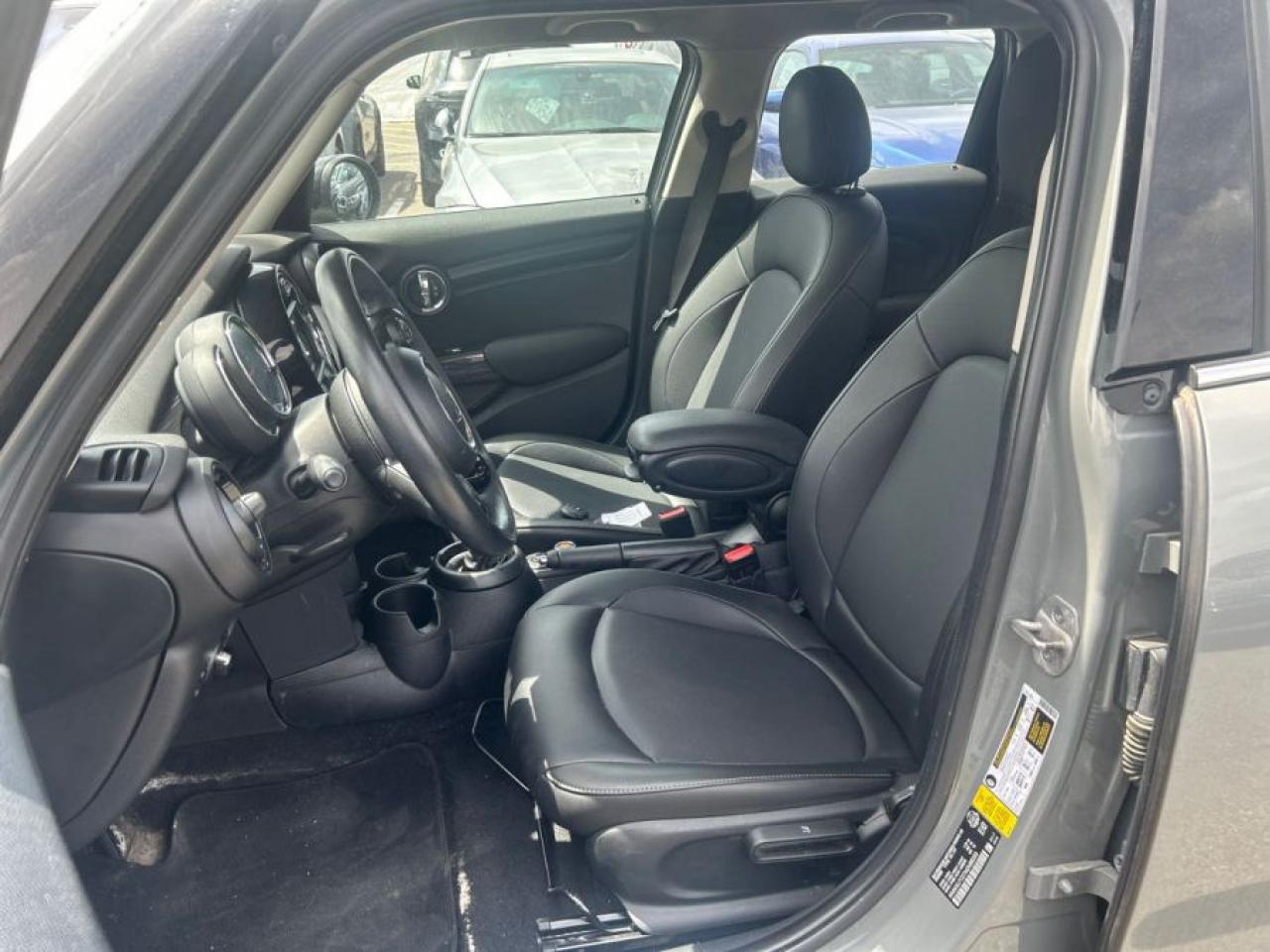2021 MINI HARDTOP 4 DOOR LEATHER/NAVIGATION/SUNROOF/AUTO/COMING SOON!! - Photo #9