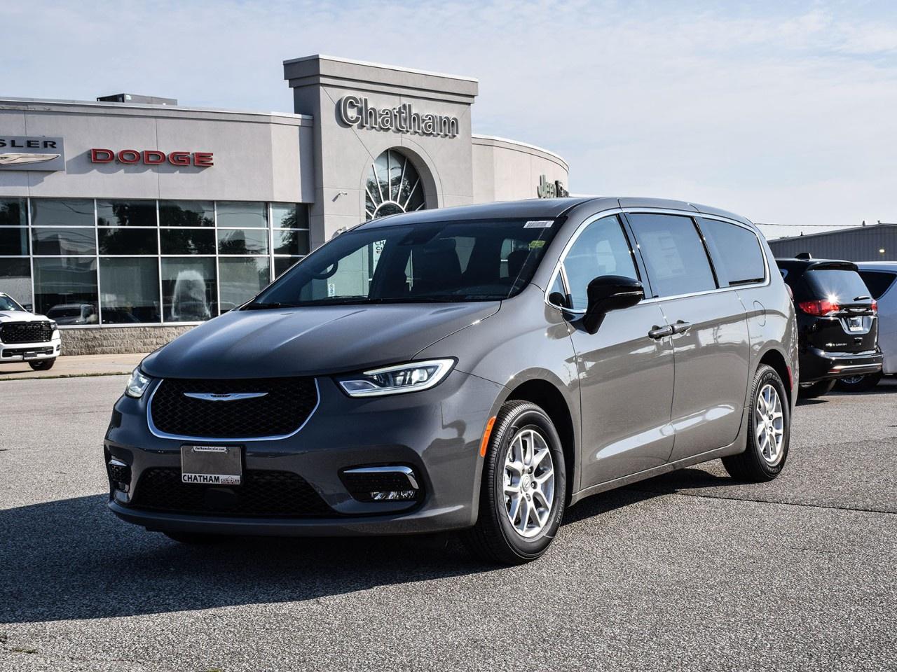 New 2025 Chrysler Pacifica Select FWD for sale in Chatham, ON