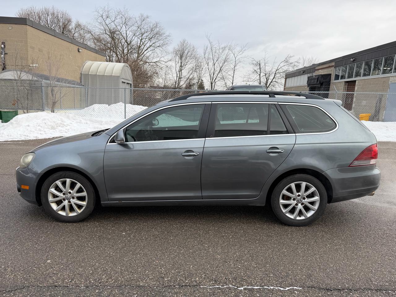 2012 Volkswagen Golf Wagon Comfortline Photo