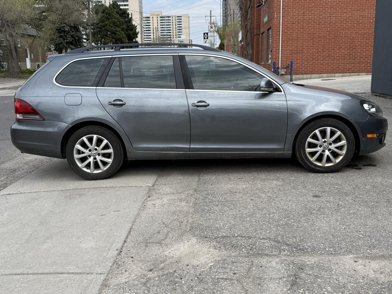 2012 Volkswagen Golf Wagon 4dr TDI DSG Comfortline Photo