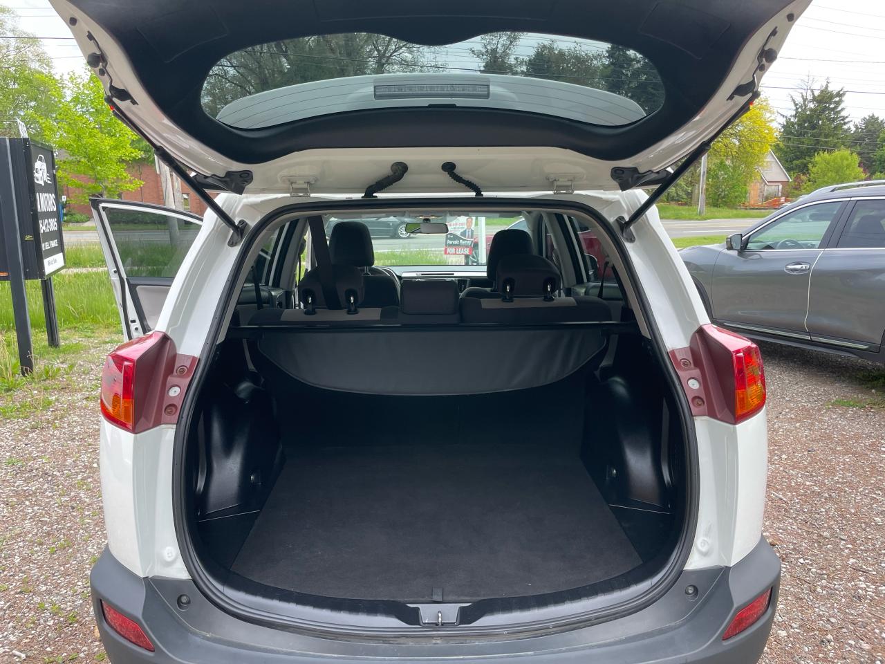 2015 Toyota RAV4 AWD 4dr XLE - Photo #10