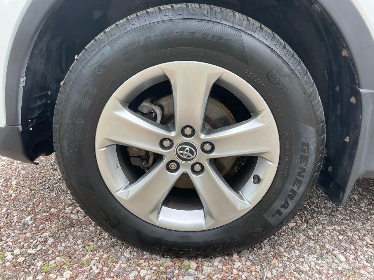 2015 Toyota RAV4 AWD 4dr XLE - Photo #20