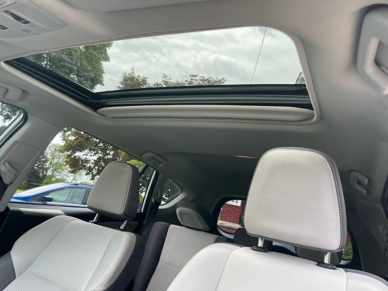 2015 Toyota RAV4 AWD 4dr XLE - Photo #13