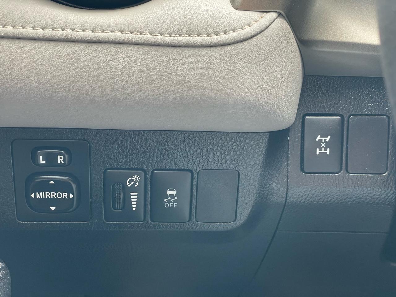 2015 Toyota RAV4 AWD 4dr XLE - Photo #18