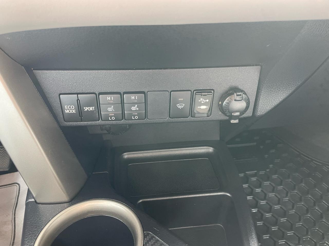 2015 Toyota RAV4 AWD 4dr XLE - Photo #16