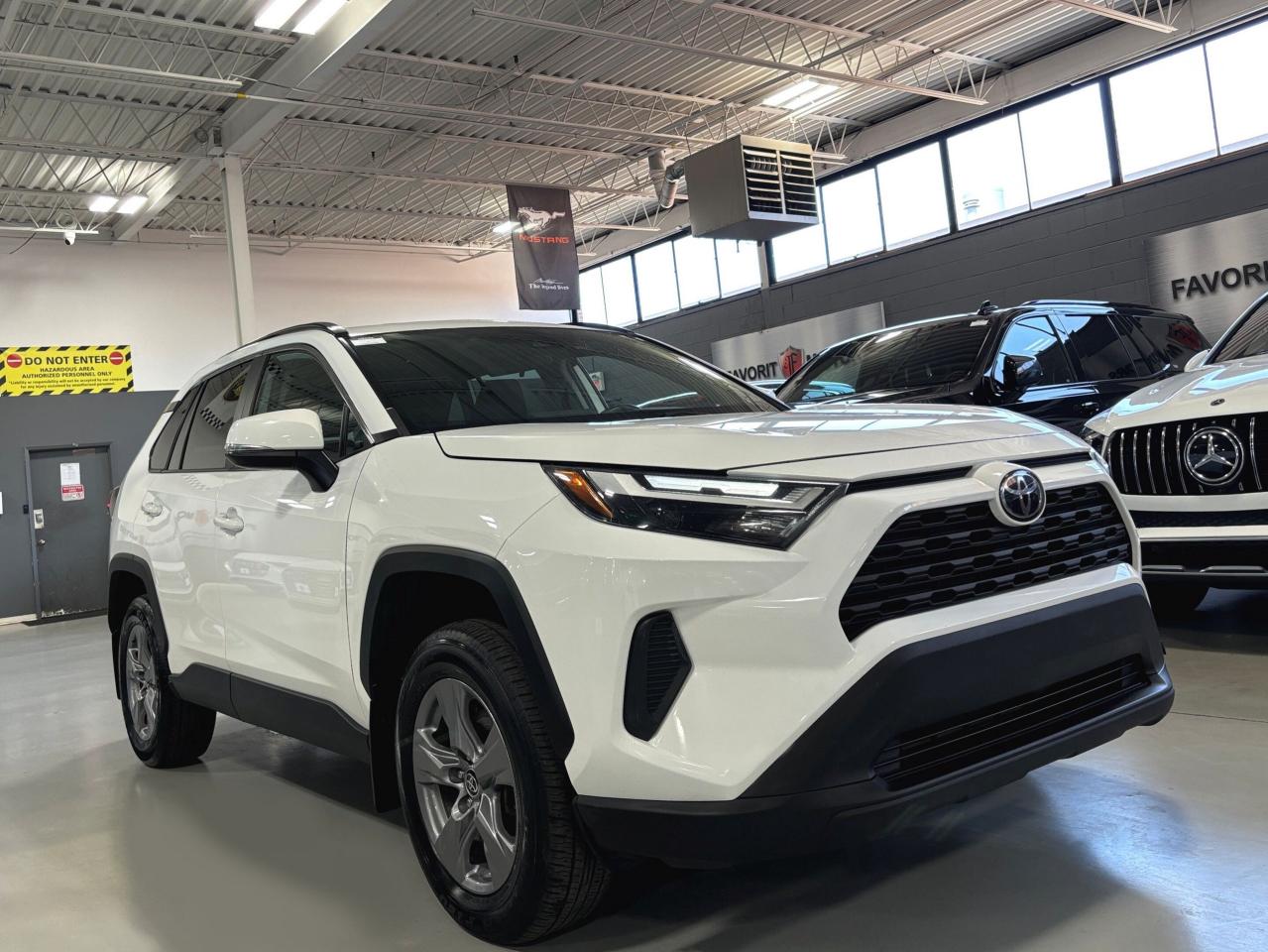 2022 Toyota RAV4 XLE AWD|ALLOYS|SUNROOF|BACKUPCAM|HEATEDSEATS|ECO|+ - Photo #2