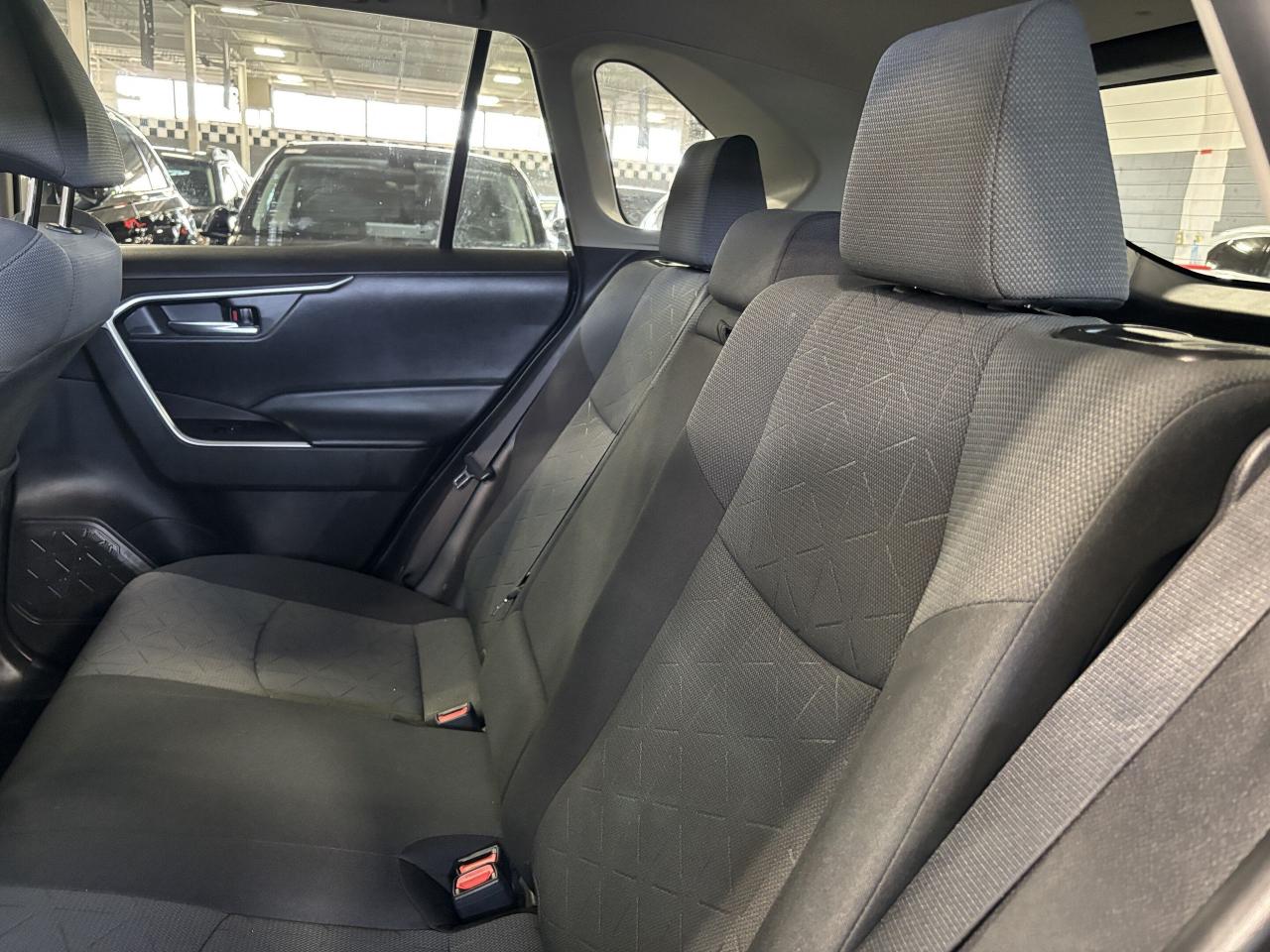 2022 Toyota RAV4 XLE AWD|ALLOYS|SUNROOF|BACKUPCAM|HEATEDSEATS|ECO|+ - Photo #9