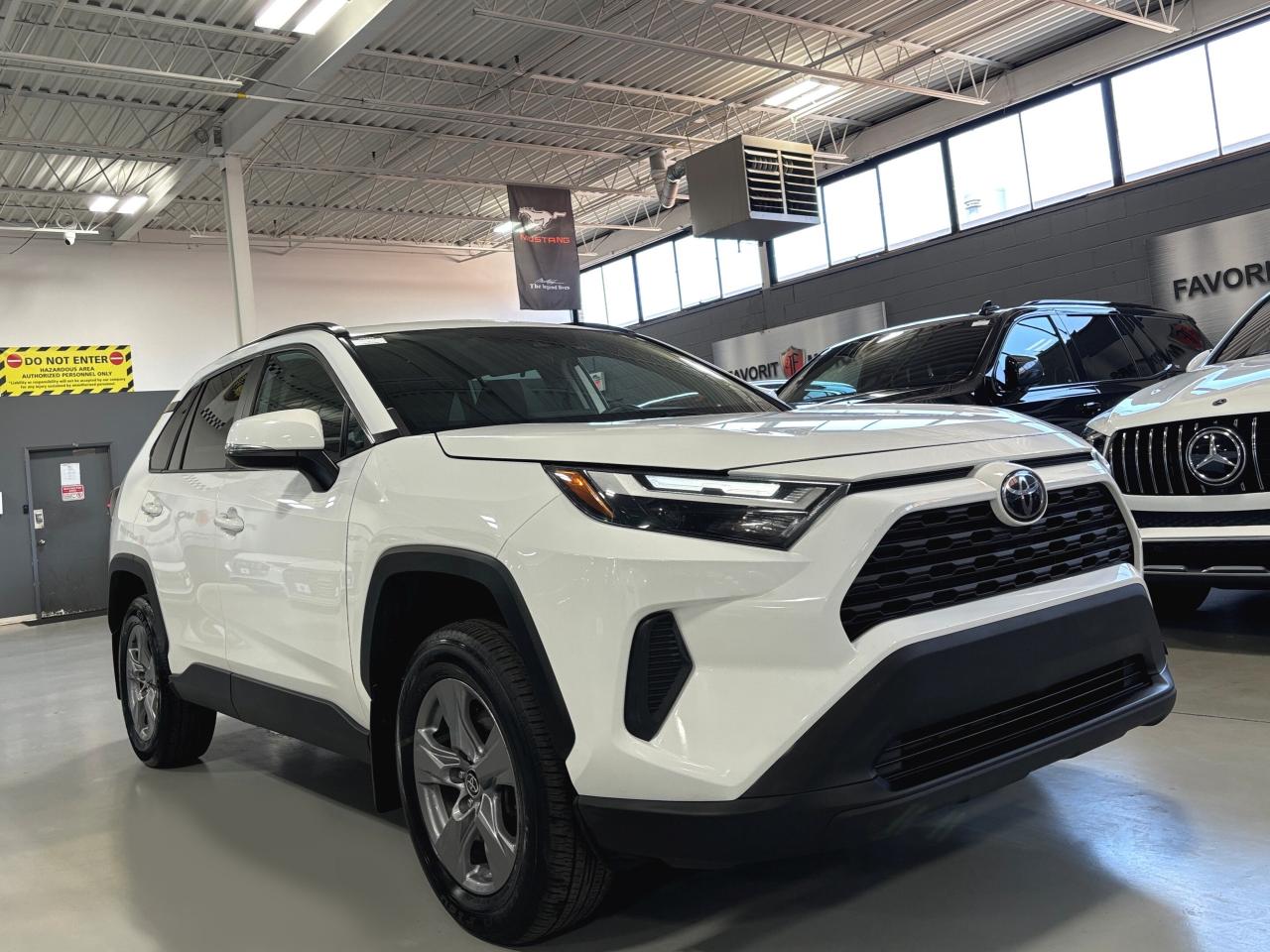 2022 Toyota RAV4 XLE AWD|ALLOYS|SUNROOF|BACKUPCAM|HEATEDSEATS|ECO|+ - Photo #2