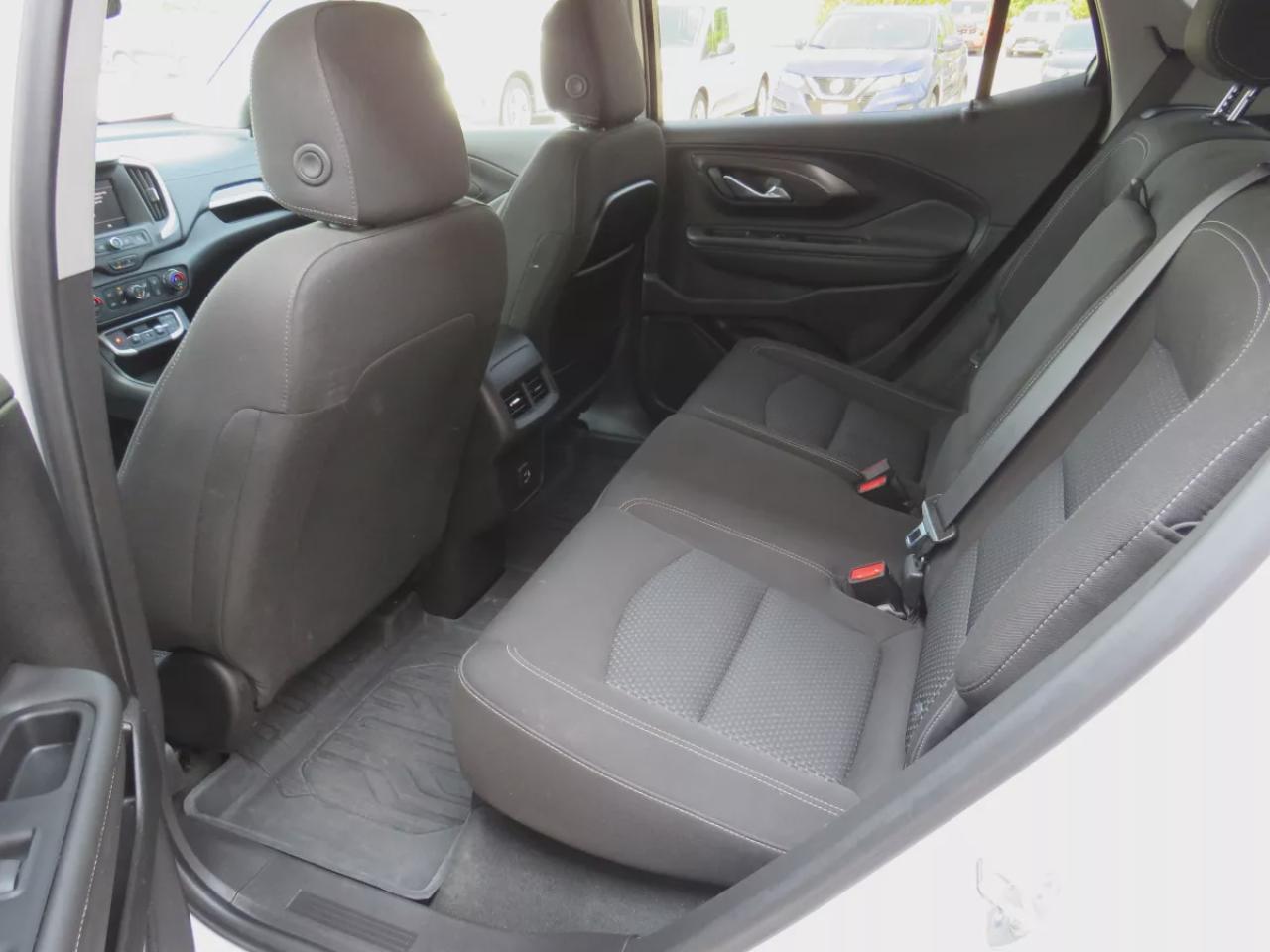 2024 GMC Terrain SLE (**AWD**ALLOY WHEELS**POWER DRIVERS SEAT**LANE DEPARTURE ALERT**AUTO HEADLIGHTS**PRE-COLLISION WARNING SYSTEM**CRUISE CONTROL**BLUETOOTH**PUSH BUTTON START**BACKUP CAMERA**DUAL CLIMATE CONTROL**HEATED/VENTED SEATS**DOWNHILL ASSIST**REMOTE START**) Photo