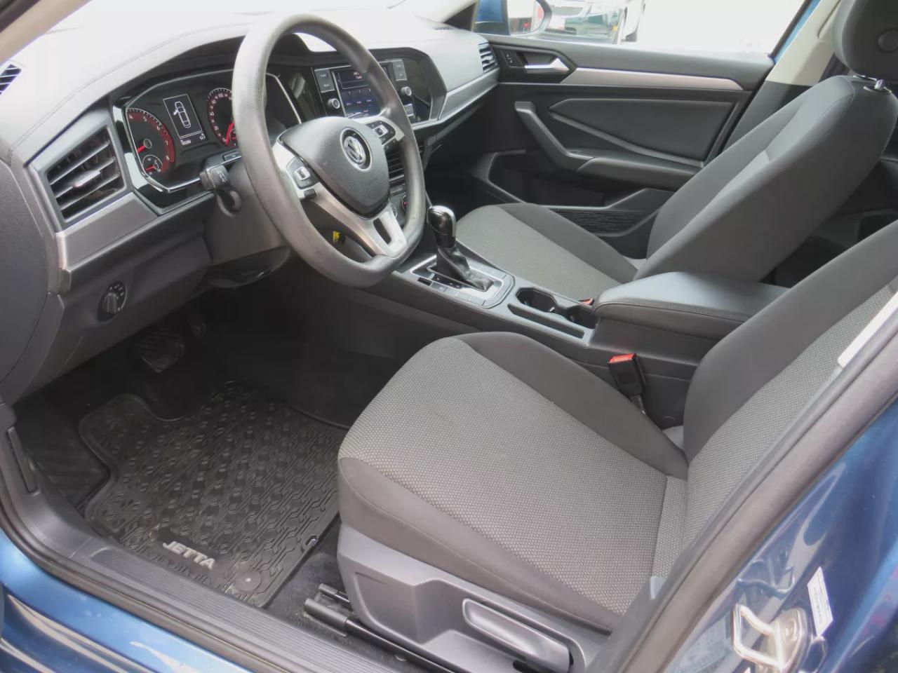 2019 Volkswagen Jetta Comfortline (**CLEAN TITLE/NO ACCIDENTS!!**SAFETY/CERTIFIED!!**ALLOY RIMS**REVERSE CAMERA**DIGITAL TOUCHSCREEN**HEATED SEATS**CUSTOM JETTA RUBBER MATS**CRUISE CONTROL**BLUETOOTH**) Photo