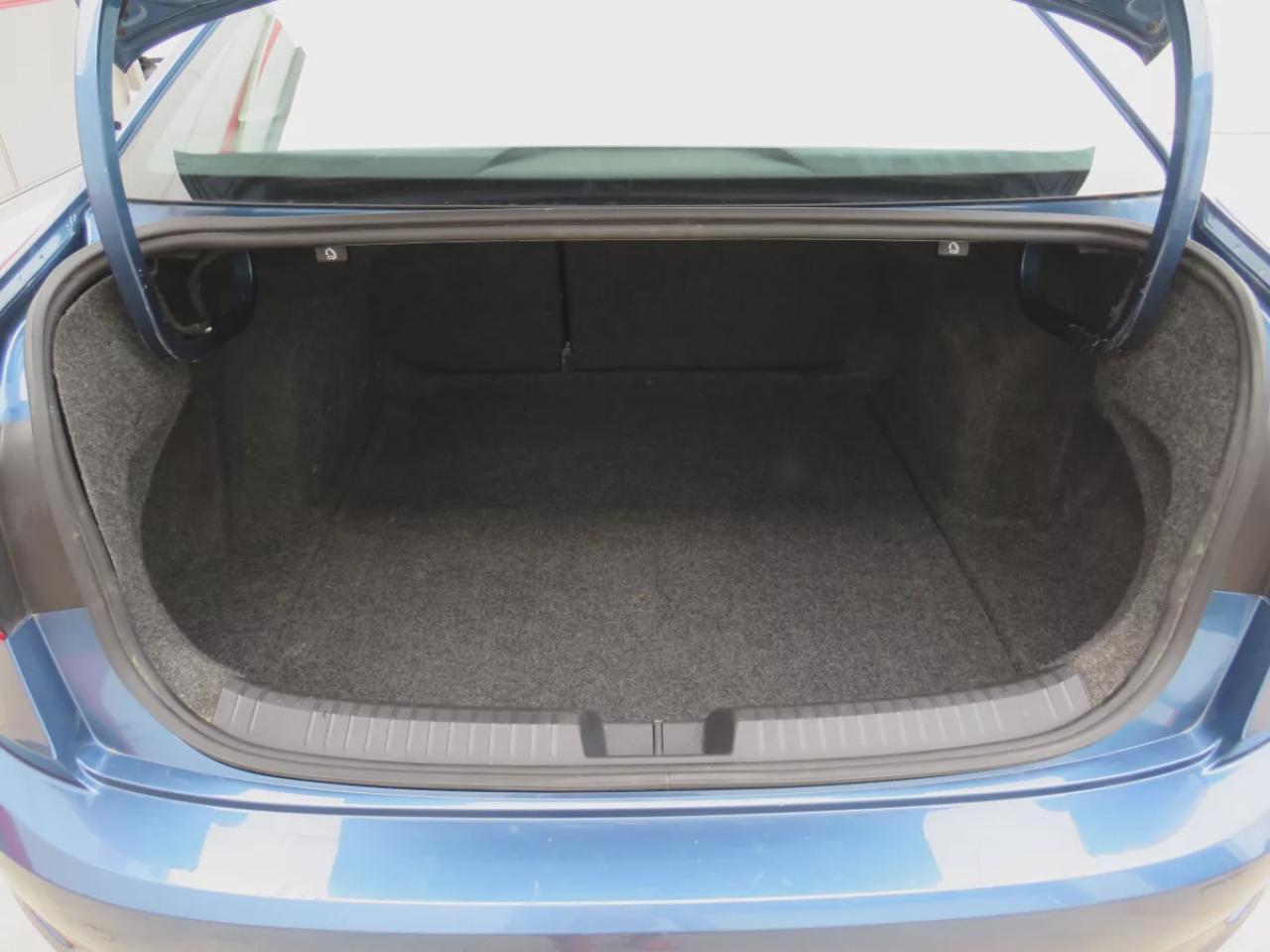 2019 Volkswagen Jetta Comfortline (**CLEAN TITLE/NO ACCIDENTS!!**SAFETY/CERTIFIED!!**ALLOY RIMS**REVERSE CAMERA**DIGITAL TOUCHSCREEN**HEATED SEATS**CUSTOM JETTA RUBBER MATS**CRUISE CONTROL**BLUETOOTH**) Photo