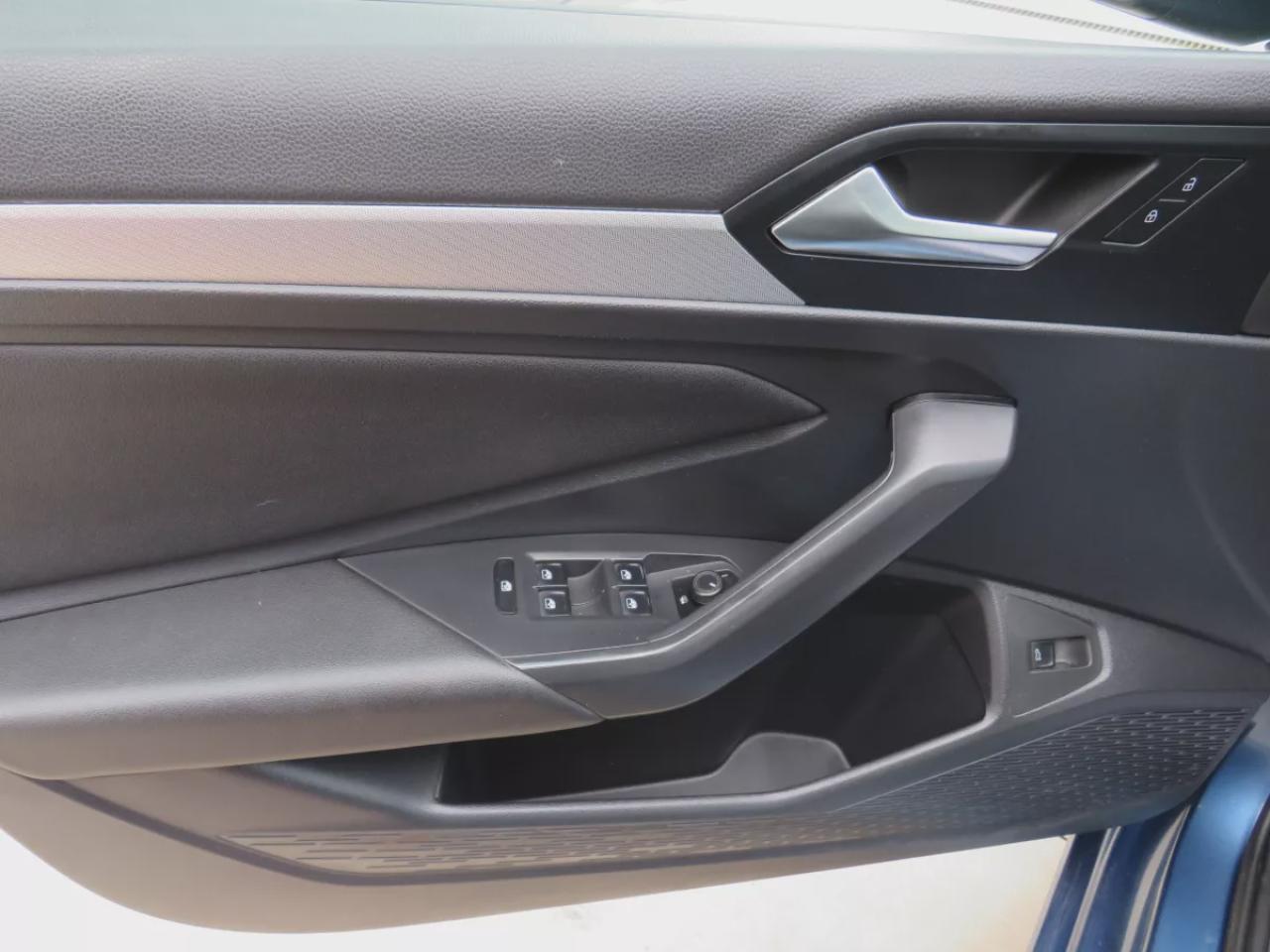 2019 Volkswagen Jetta Comfortline (**CLEAN TITLE/NO ACCIDENTS!!**SAFETY/CERTIFIED!!**ALLOY RIMS**REVERSE CAMERA**DIGITAL TOUCHSCREEN**HEATED SEATS**CUSTOM JETTA RUBBER MATS**CRUISE CONTROL**BLUETOOTH**) Photo