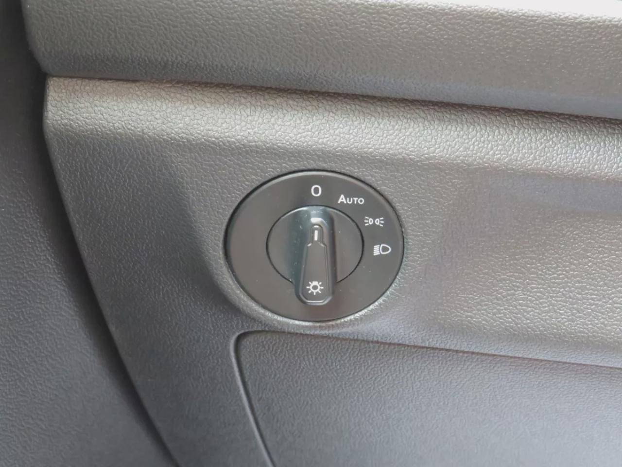 2019 Volkswagen Jetta Comfortline (**CLEAN TITLE/NO ACCIDENTS!!**SAFETY/CERTIFIED!!**ALLOY RIMS**REVERSE CAMERA**DIGITAL TOUCHSCREEN**HEATED SEATS**CUSTOM JETTA RUBBER MATS**CRUISE CONTROL**BLUETOOTH**) Photo