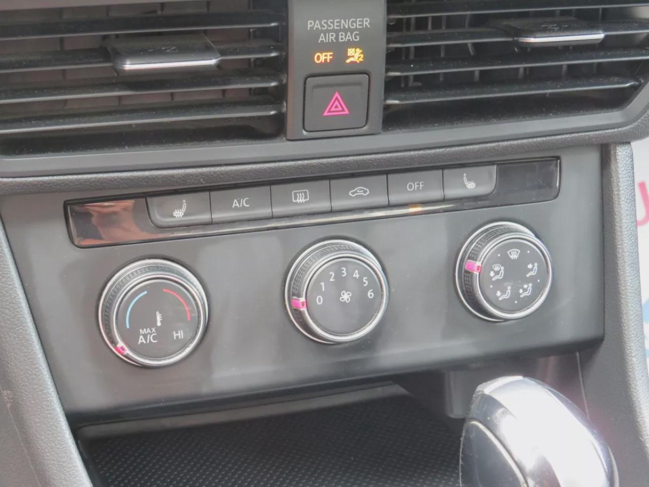 2019 Volkswagen Jetta Comfortline (**CLEAN TITLE/NO ACCIDENTS!!**SAFETY/CERTIFIED!!**ALLOY RIMS**REVERSE CAMERA**DIGITAL TOUCHSCREEN**HEATED SEATS**CUSTOM JETTA RUBBER MATS**CRUISE CONTROL**BLUETOOTH**) Photo