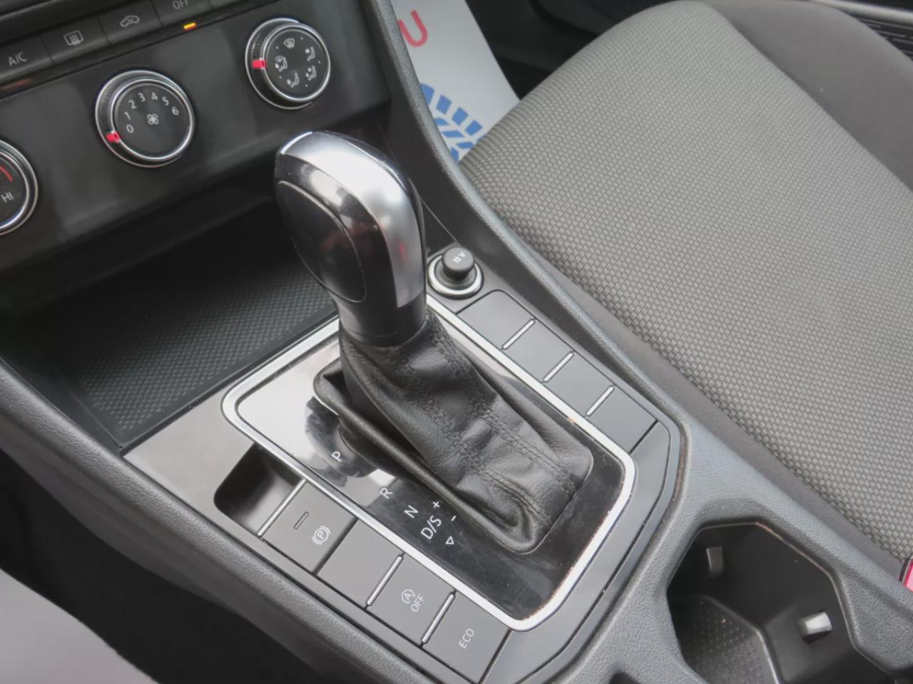 2019 Volkswagen Jetta Comfortline (**CLEAN TITLE/NO ACCIDENTS!!**SAFETY/CERTIFIED!!**ALLOY RIMS**REVERSE CAMERA**DIGITAL TOUCHSCREEN**HEATED SEATS**CUSTOM JETTA RUBBER MATS**CRUISE CONTROL**BLUETOOTH**) Photo