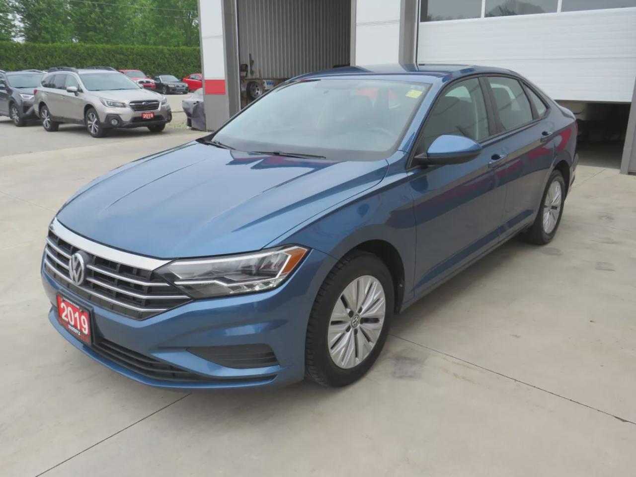 2019 Volkswagen Jetta Comfortline (**CLEAN TITLE/NO ACCIDENTS!!**SAFETY/CERTIFIED!!**ALLOY RIMS**REVERSE CAMERA**DIGITAL TOUCHSCREEN**HEATED SEATS**CUSTOM JETTA RUBBER MATS**CRUISE CONTROL**BLUETOOTH**) Photo