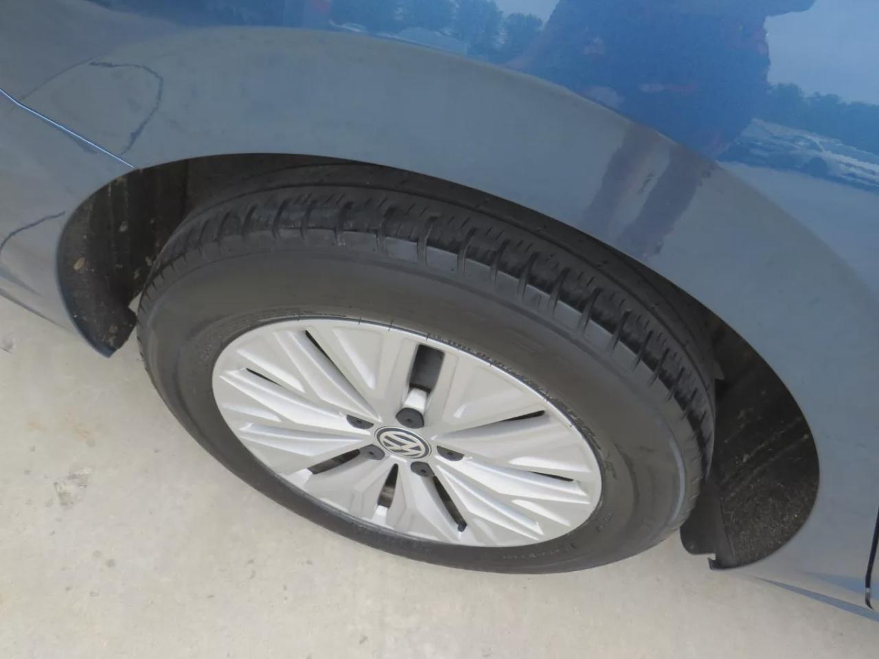 2019 Volkswagen Jetta Comfortline (**CLEAN TITLE/NO ACCIDENTS!!**SAFETY/CERTIFIED!!**ALLOY RIMS**REVERSE CAMERA**DIGITAL TOUCHSCREEN**HEATED SEATS**CUSTOM JETTA RUBBER MATS**CRUISE CONTROL**BLUETOOTH**) Photo