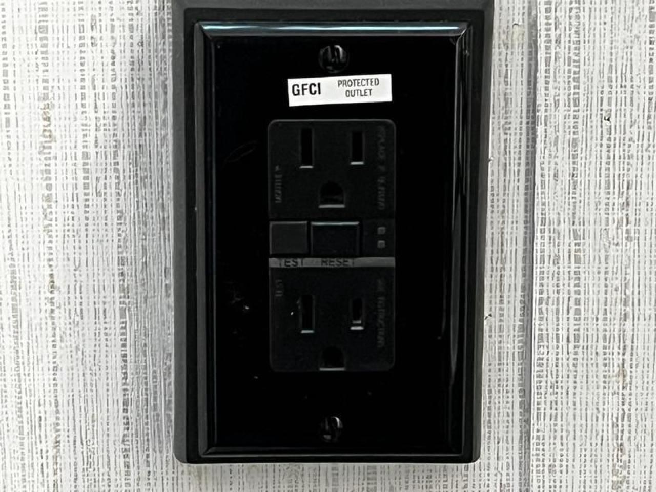 12596098