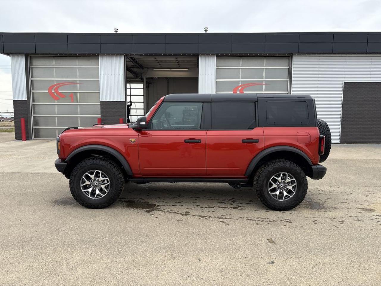 2024 Ford Bronco Badlands Photo5