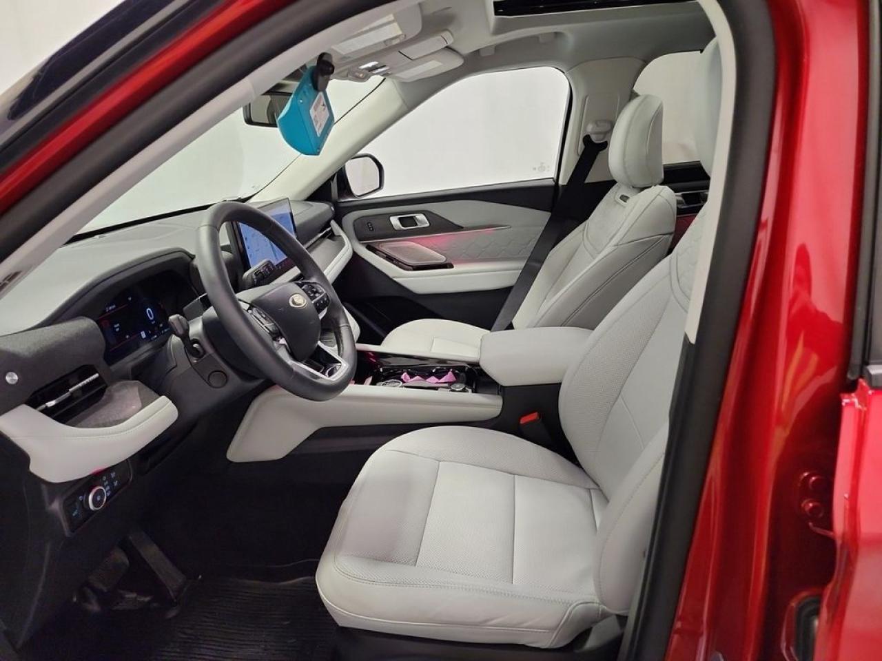 2025 Ford Explorer Platinum Photo1