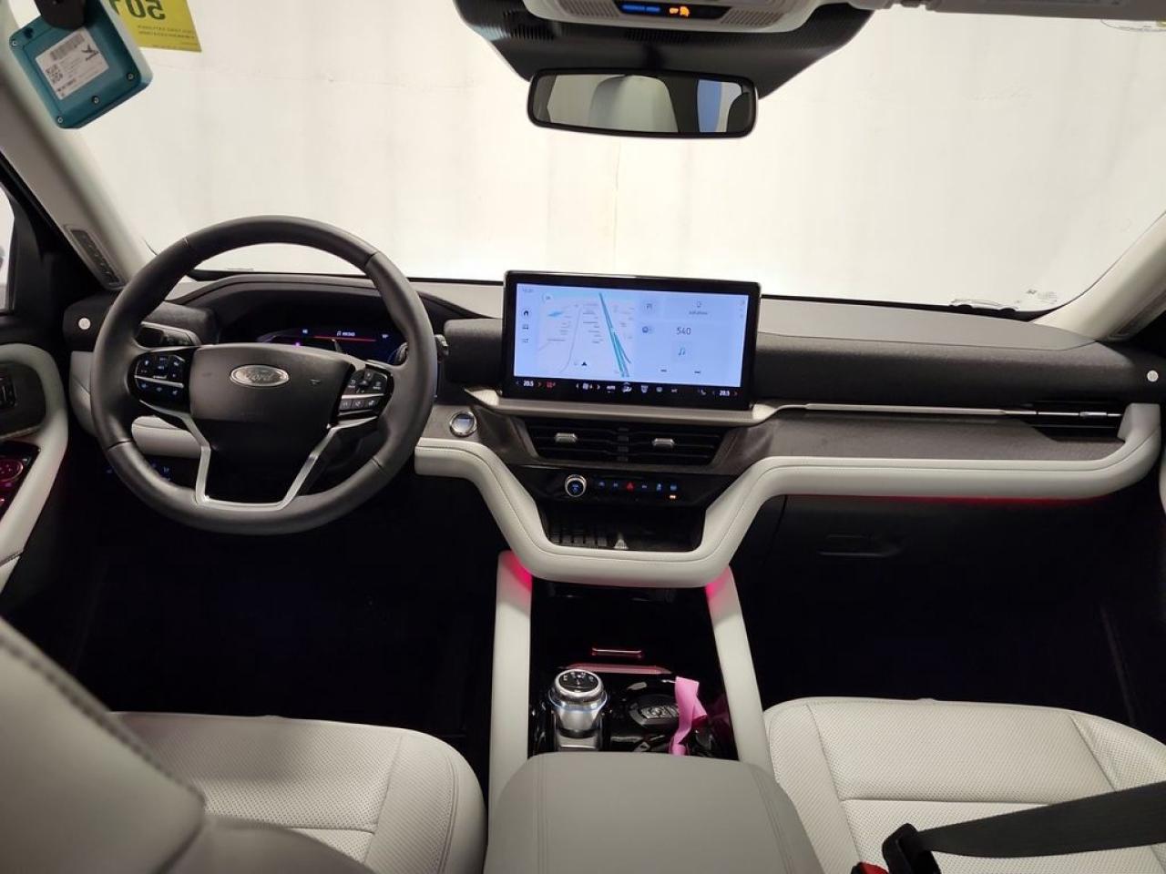 2025 Ford Explorer Platinum Photo5