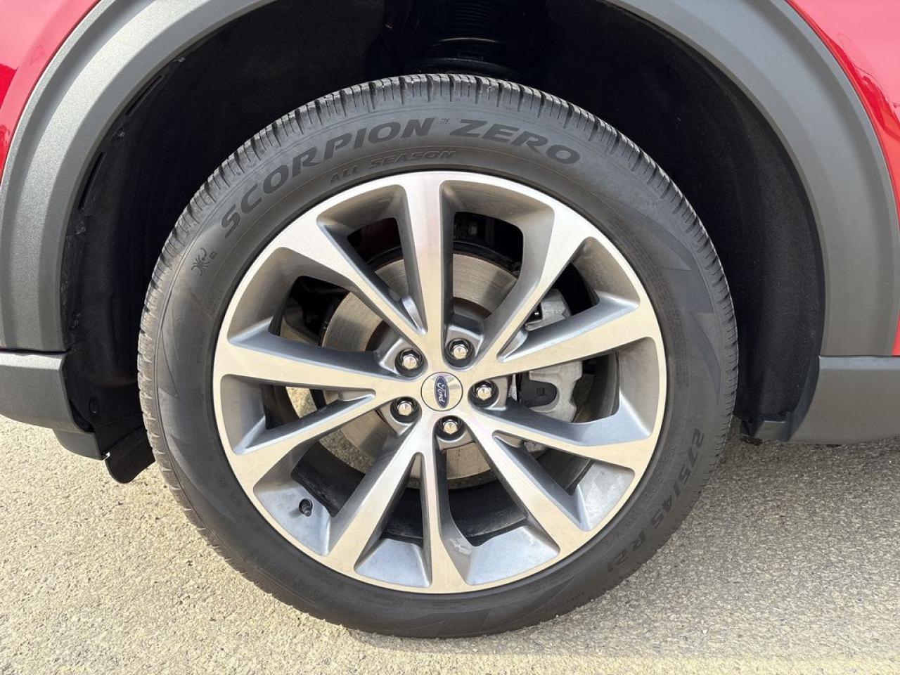 2025 Ford Explorer Platinum Photo4