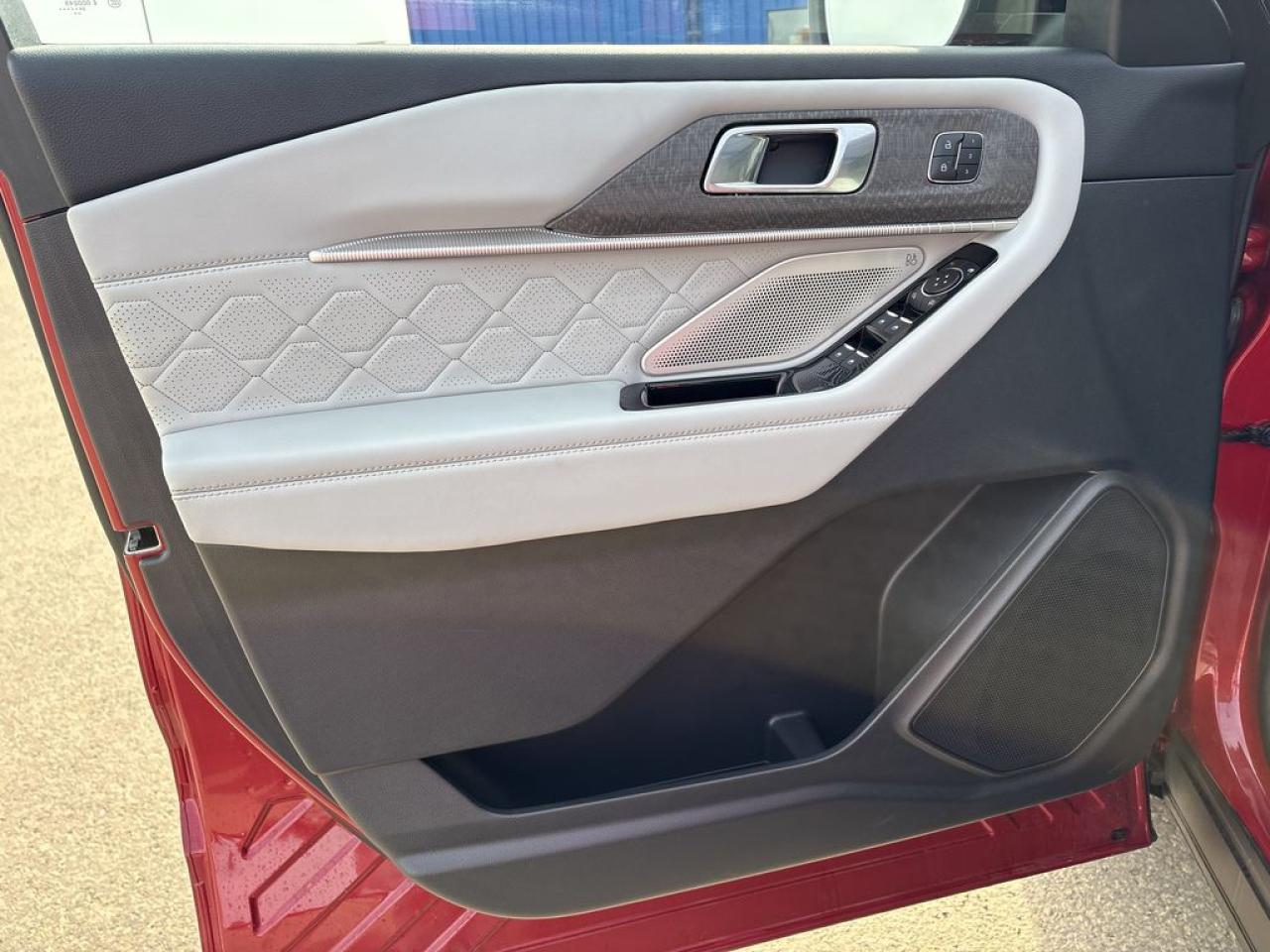 2025 Ford Explorer Platinum Photo5