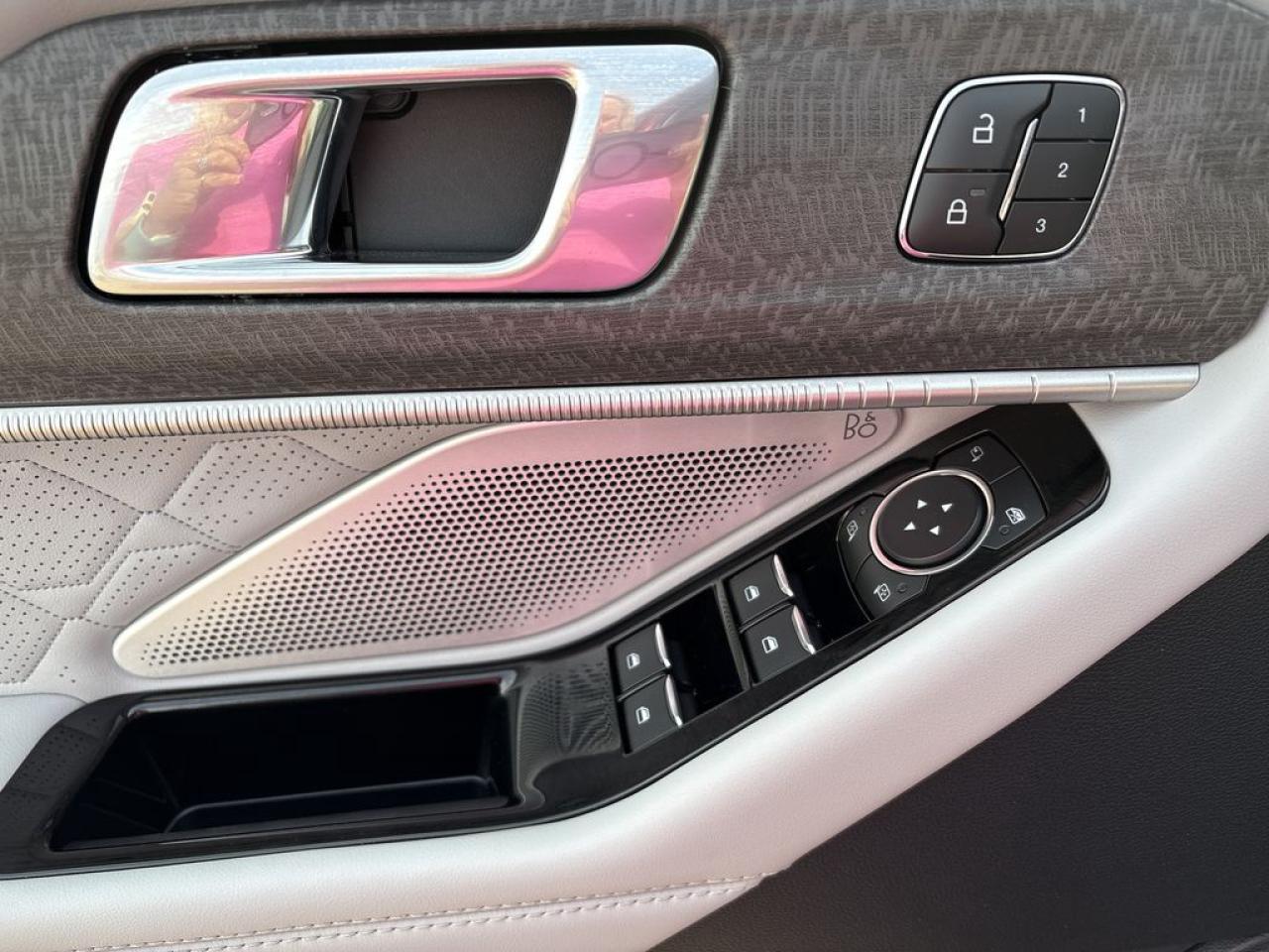 2025 Ford Explorer Platinum Photo5