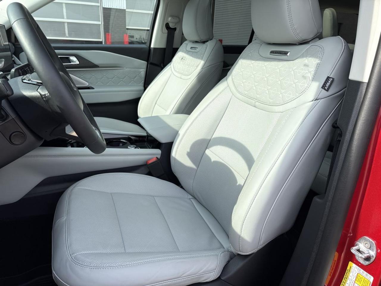 2025 Ford Explorer Platinum Photo5